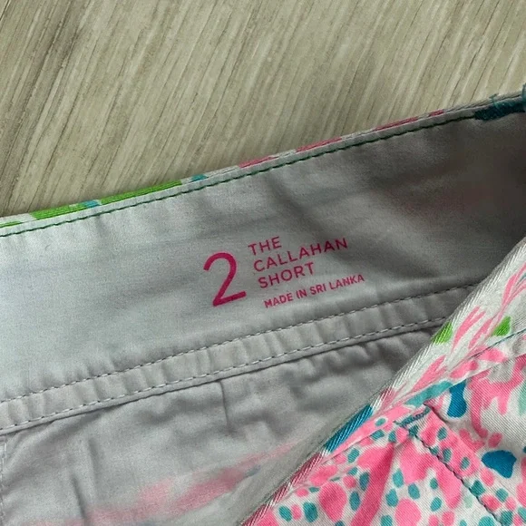 Lilly Pulitzer Colorful Coral Women's Shorts, size 2 - Picture 5 of 7